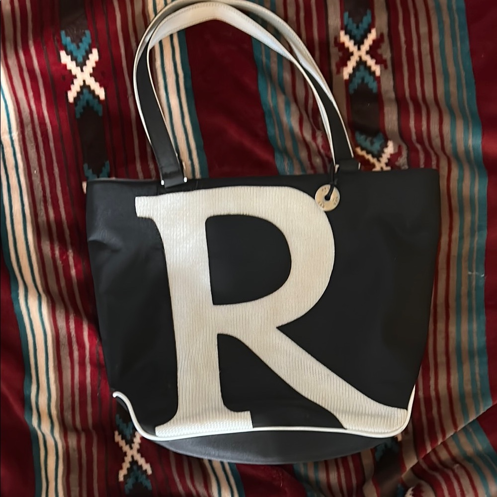 Black and White Tote with Textured Fabric and Metallic Handle. Organizer deluxe!